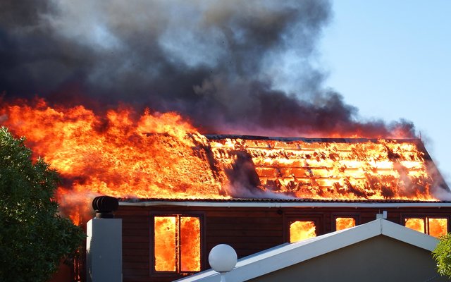 Gansbaai Vlamme le huis in puin 1_1